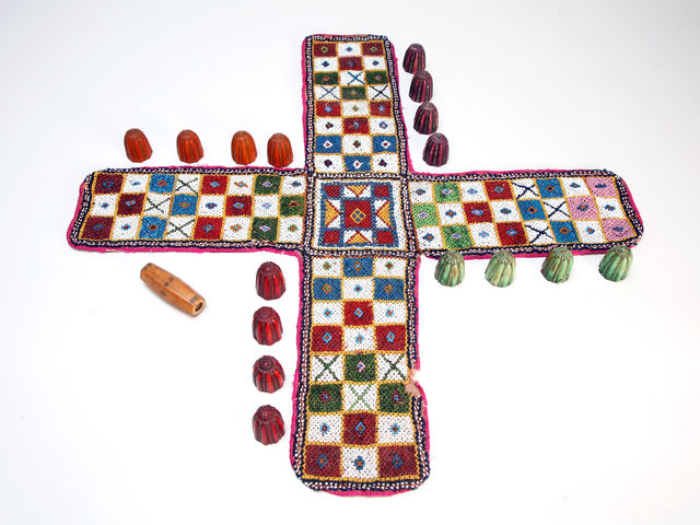 Pachisi, Spiel, Anleitung und Bewertung auf Alle Brettspiele bei spielen.de